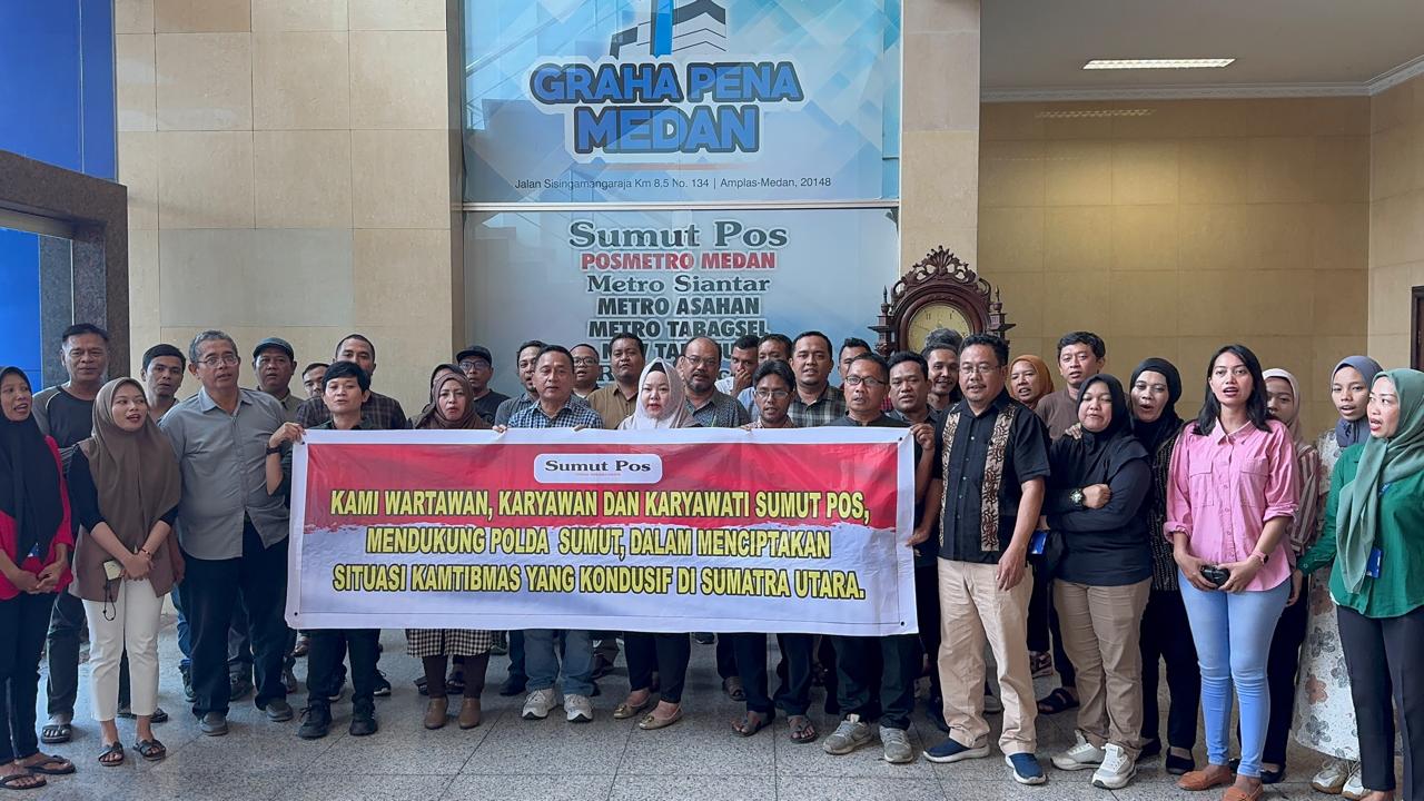 DUKUNG : Deklarasi bersama unsur pimpinan, wartawan dan karyawan Sumut yang berisikan : Sumut Pos  Mendukung Penuh Polda Sumut dalam Mewujudkan Situasi Kamtibmas yang Kondusif di Wilayah&nbsp;Sumut.
