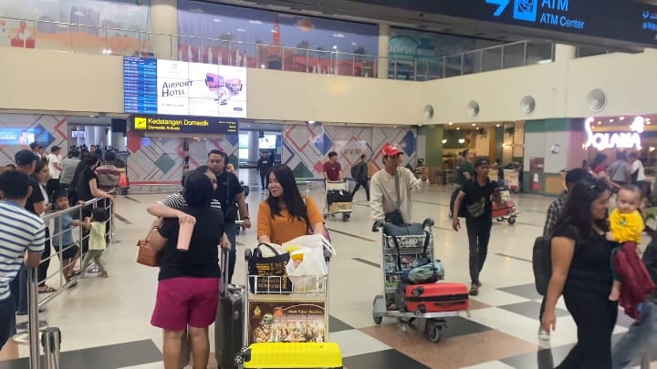AKTIVITAS: PT Angkasa Pura Aviasi mencatat angkutan Natal dan Tahun Baru (Nataru) 2024/2025, periode 18 hingga 30 Desember 2024, aktivitas penumpang di Bandara Kualanamu International Airport.