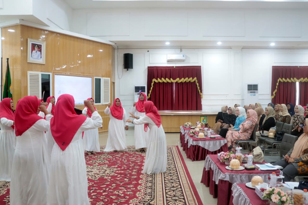 PADUAN SUARA: Penampilan salah satu peserta lomba paduan suara  di Aula Sultan Serdang. (istimewa/sumut&nbsp;pos)