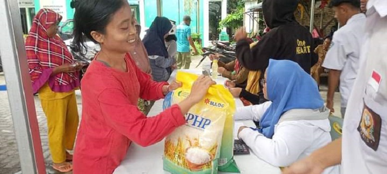 GPM: Pemerintah Kota Tebingtinggi melalui Dinas Perdagangan UMKM dan Koperasi ketika melakukan kegiatan gerakan Pangan Murah di Lapangan Merdeka Kota Tebingtinggi. ISTIMEWA
