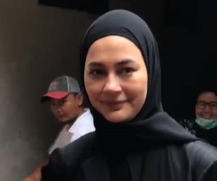 Paula Verhoeven takziah meninggalnya ayah Baim Wong di Jakarta, Selasa&nbsp;(7/1/2025).