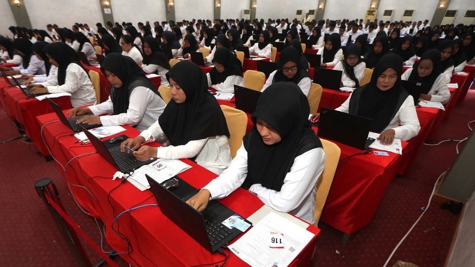 UJIAN: Peserta CPNS mengikuti seleksi sistem CAT. (istimewa/sumut&nbsp;pos)