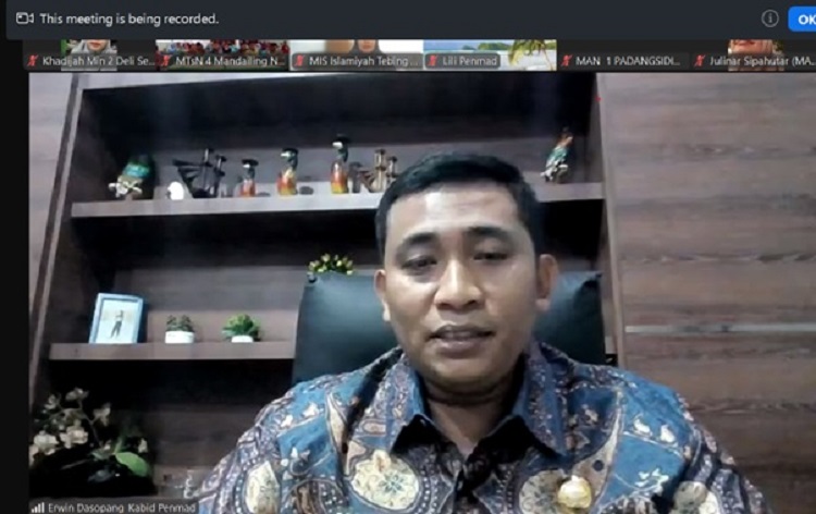 ARAHAN: Kabid Penmad Kemenag Sumut, H Erwin P Dasopang saat memberikan pengarahan kepada kepala madrasah secara virtual. (Humas Kemenag Sumut/Sumut&nbsp;Pos)