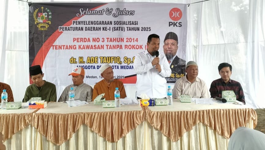 SOSIALISASI: Anggota DPRD Kota Medan dari PKS, dr.Ade Taufiq, Sp.OG, sosialisasikan  perda  kawasan&nbsp;tanpa&nbsp;rokok.