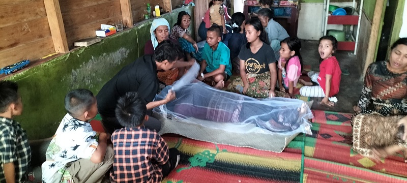 DISEMAYAMKAN: Jenazah Jauli Nadapdap saat disemayamkan di rumah duka, di Desa Soban, Kecamatan Siempat Nempu, Selasa (14/1/2025).(istimewa/sumut&nbsp;Pos)