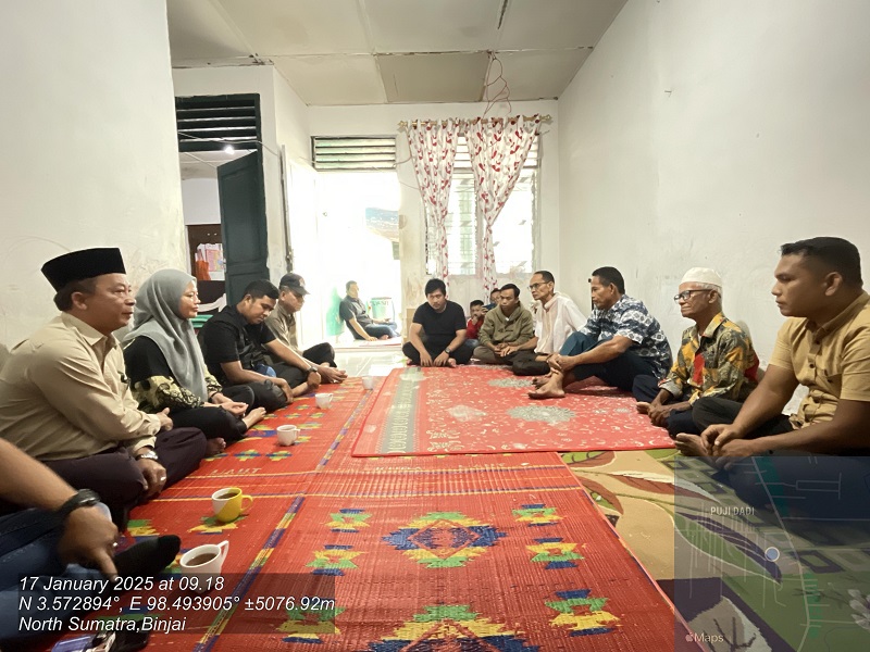 BELASUNGKAWA: PLN ULP Binjai Kota saat datang ke rumah korban untuk berbelawasungkawa.(Istimewa/Sumut Pos)