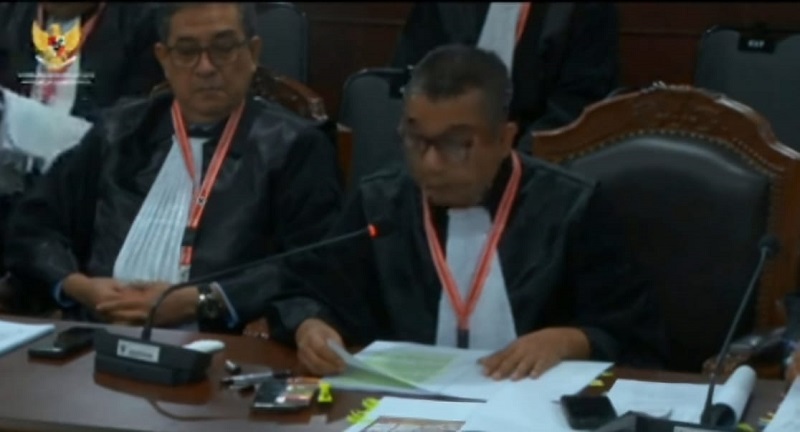 SAMPAIKAN: Tim hukum KPU Medan menyampaikan jawaban pada sidang lanjutan PHPU Pilkada Medan 2025. ISTIMEWA/SUMUT&nbsp;POS