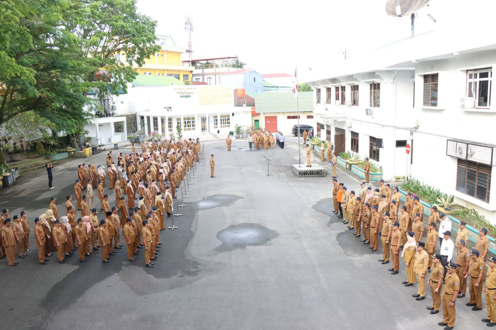 APEL:  Wali Kota Binjai, Amir Hamzah  pimpin apel gabungan&nbsp;Pemko&nbsp;Binjai.(Diskominfo Binjai/Sumut Pos)