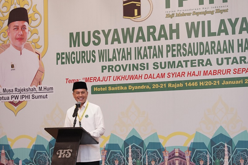 TERPILIH: Musa Rajekshah terpilih secara aklamasi sebagai Ketua Umum Ikatan Persaudaraan Haji Indonesia (IPHI)&nbsp;Sumatera&nbsp;Utara.(ISTIMEWA/SUMUT POS)