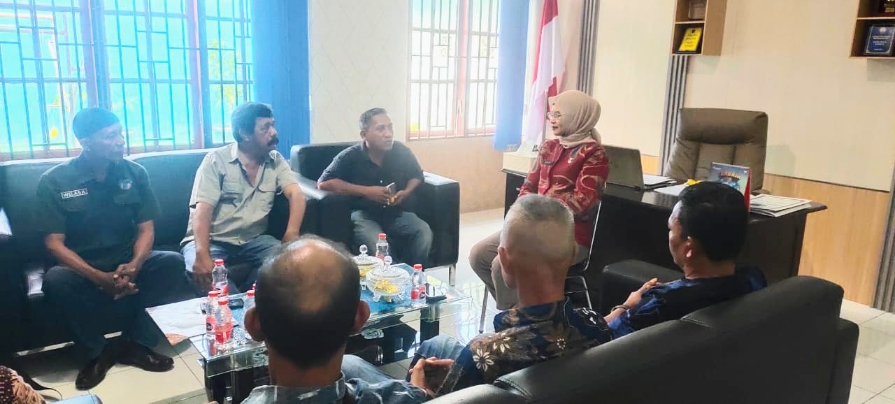 AUDIENSI: Ketua Pengurus IWO Batubara Darmansyah dan fungsionaris Lainnya saat beraudensi dengan Kepala BNNK Batubara  AKBP Arnis Syafni Yanti, Selasa (21/1/25).Foto:/Liberti&nbsp;H&nbsp;Haloho