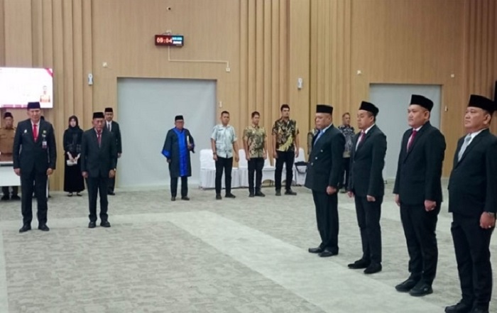 DILANTIK: Pj. Bupati Batubara Heri Wahyudi saat melantik 4 Pejabat Eselon II di Lingkungan Pemkab Batubara, Jumat(24/1/2025) di Aula Pemkab Batubara.Foto:/Liberti&nbsp;H&nbsp;Haloho.