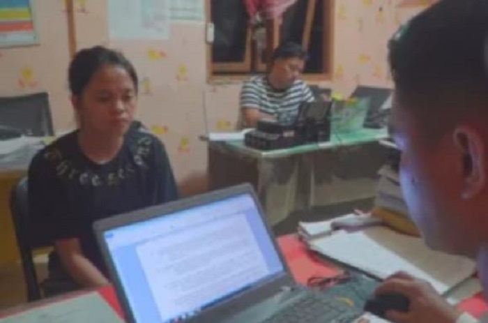 DIPERIKSA: Tersangka penganiayaan berinisial D saat menjalani pemeriksaan di Polres Nias Selatan. ISTIMEWA/SUMUT&nbsp;POS