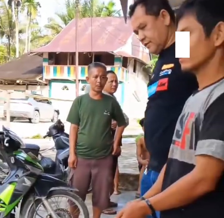 DIBOYONG: Pelaku berinisial SN Diboyong petugas Polres Nias&nbsp;Selatan.