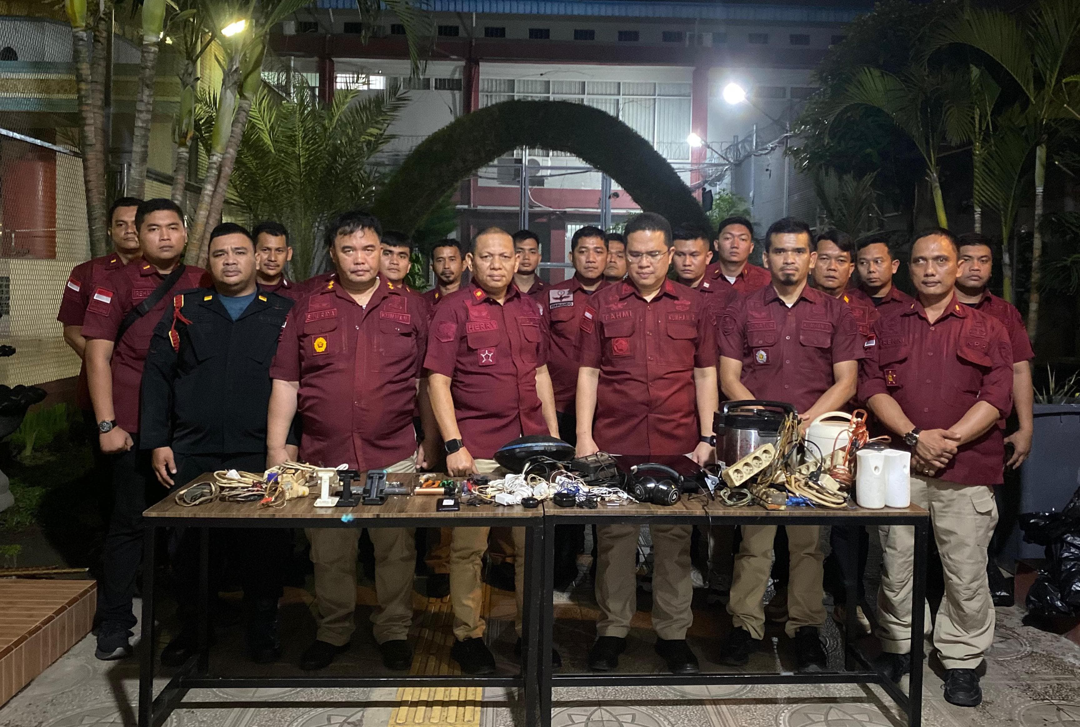 RAZIA: Lapas Kelas I Medan menggelar razia blok hunian dalam rangka memberantas&nbsp;Halinar.&nbsp;(Ist)
