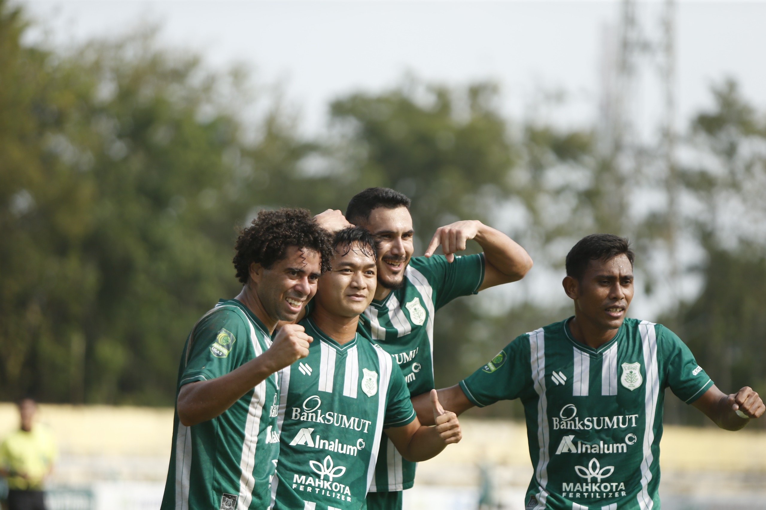 Pemain PSMS merayakan gol ke gawang Nusantara FC pada lanjutan pertandingan Liga 2 Babak Playoff Degradasi di Stadion Baharuddin Siregar, Lubukpakam, Selasa (4/2/2025). (MO PSMS)
