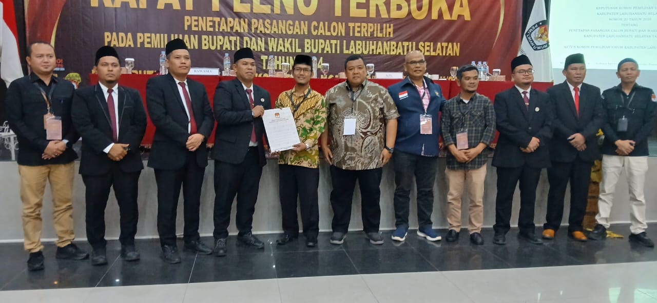 DITETAPKAN: Fery Syahputra Simatupang dan Syahdian Purba Siboro Ditetapkan sebagai Bupati dan Wakil Bupati Labusel Terpilih. KHAIRUDDIN/SUMUT POS