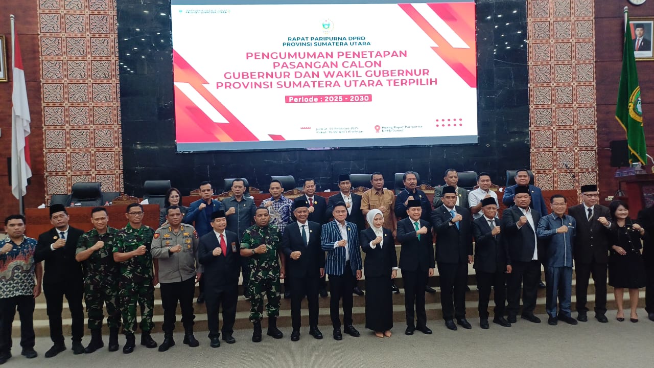FOTO BERSAMA: Pasangan Calon Gubernur dan Wakil Gubernur Sumatera Utara Terpilih periode 2025-2030 , Bobby Nasution dan H. Surya foto bersama Ketua DPRD Sumut Erni Ariyanti Sitorus.