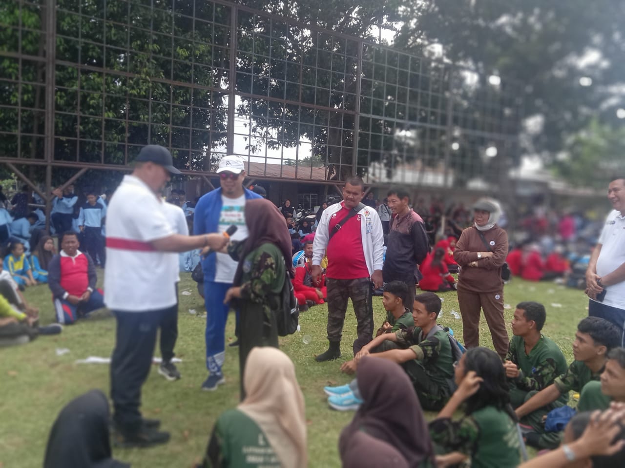 BERTEMU: Bupati-Wakil Bupati Batubara Terpilih Baharuddin Siagian -Syafrizal saat bertemu dengan pelajar dan peserta Senam Gerak Jalan Santai Bahagia dan berikan quiz berhadiah, Sabtu(9/2).