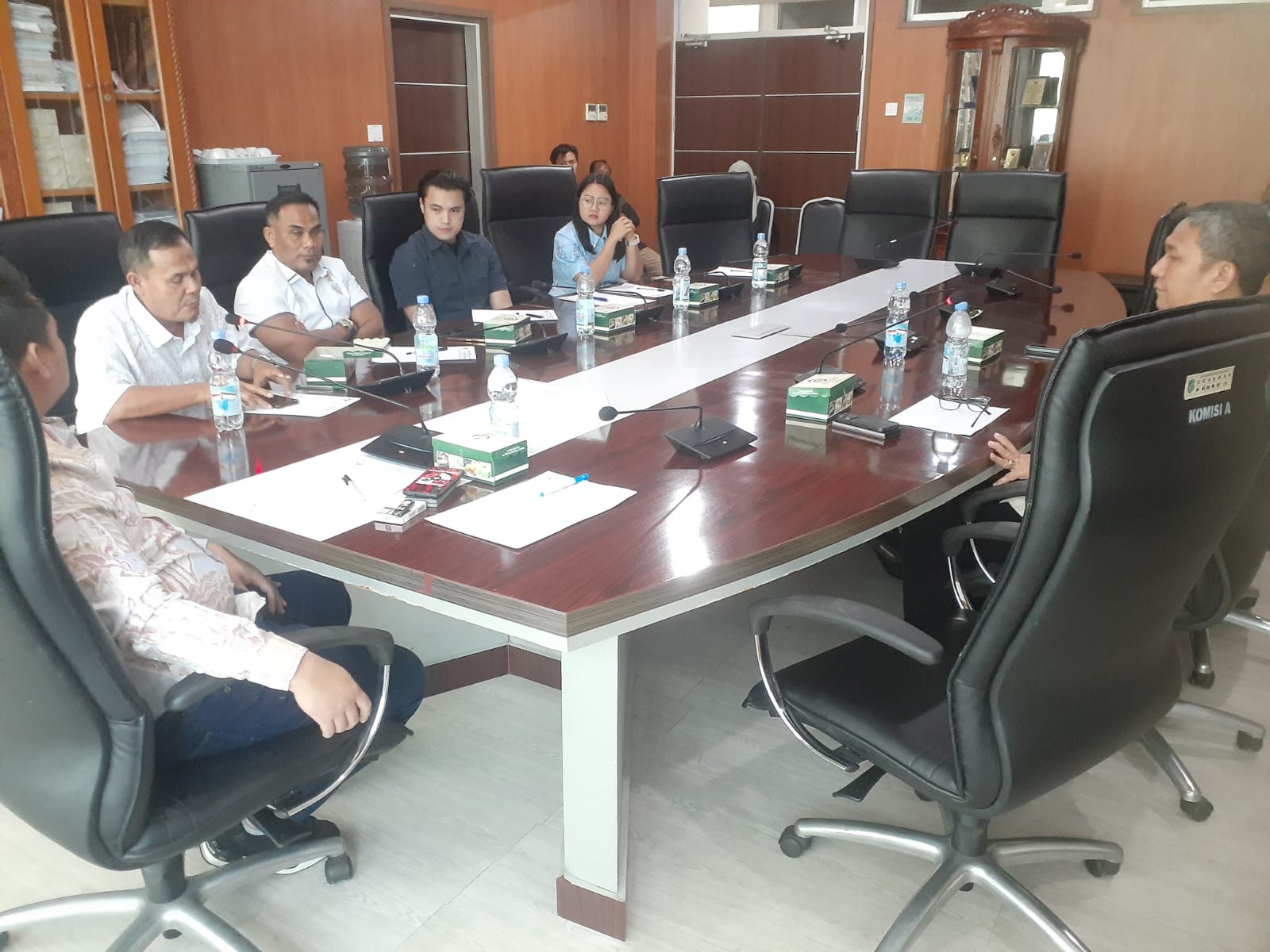 RDP: Kepala Dinas Kependudukan dan Pencatatan Sipil, Baginda P Siregar saat menghadiri rapat dengar pendapat (RDP) Komisi I DPRD Kota Medan, Selasa&nbsp;(11/2/25)&nbsp;sore.
