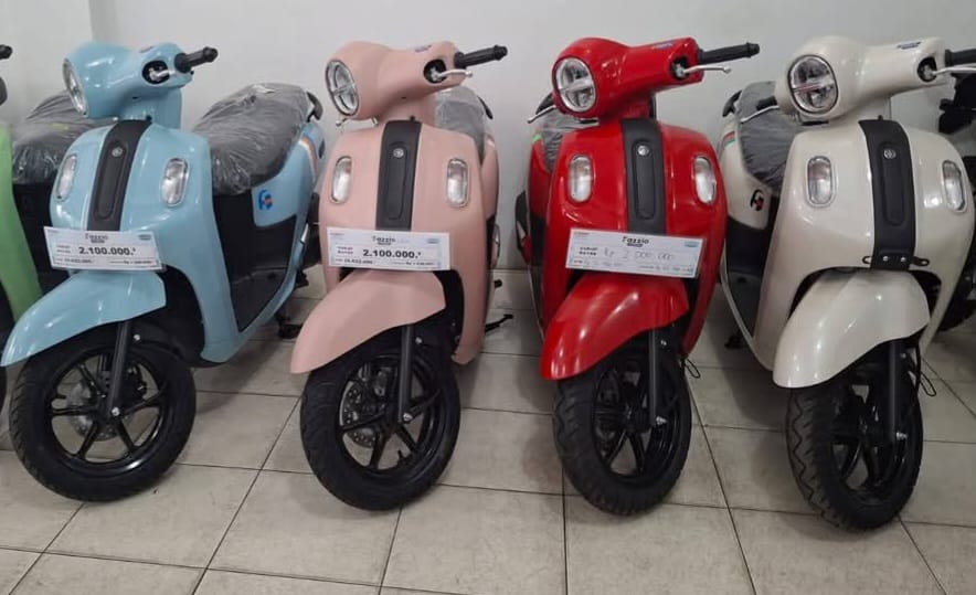 DIPAMERKAN: Yamaha Fazzio Hybrid dan NMAX Turbo dipamerkan di Irian Supermarket Setiabudi, Medan. (Alfa Scorpii)