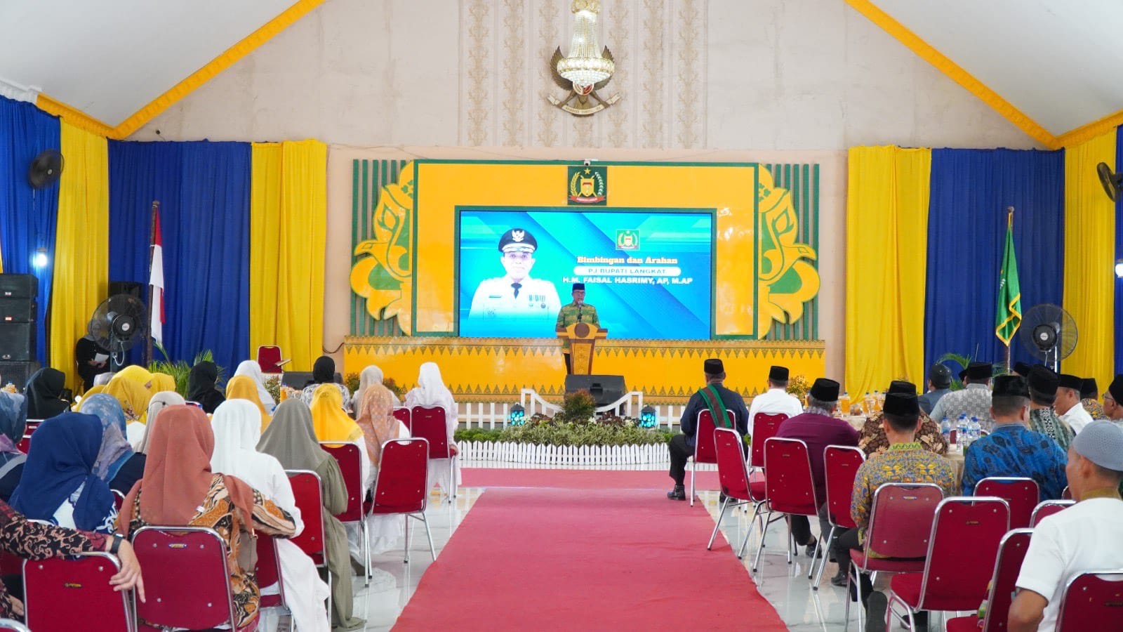 SAMBUTAN: Pj Bupati Langkat, Faisal Hasrimy saat memberi sambutan dalam peringatan&nbsp;Isra&nbsp;Mikaj.(Diskominfo Langkat/Sumut Pos)