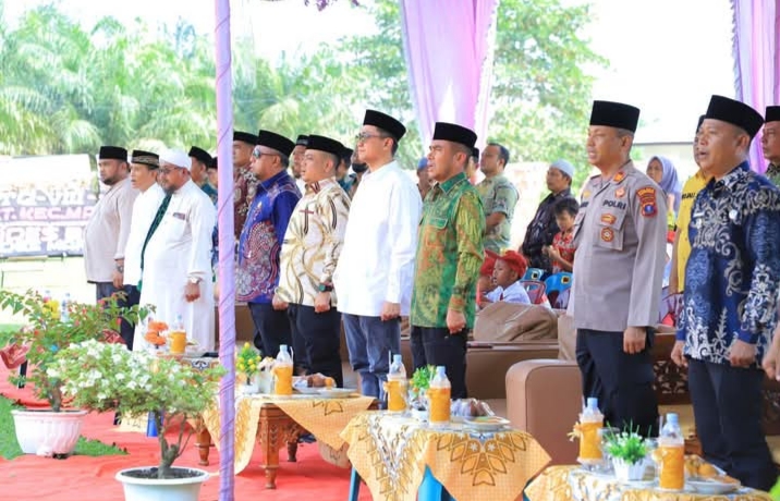MTQ: Bupati Labuhanbatu Utara, Dr. Hendri Yanto Sitorus, SE, MM, bersama Wakil Bupati Dr. H. Samsul Tanjung, ST, MH menghadiri MTQ VIII FSQ VII tingkat Kecamatan di Desa Perkebunan Brussel.
