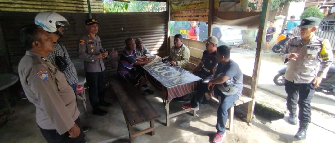 SWEEPING: Personel Polisi saat melakukan sweeping di lokasi perjudian. Sumut Pos/Dokumen Pribadi