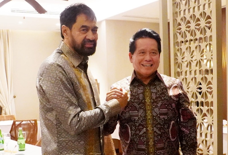 SILATURAHMI: Direktur Utama BSI Hery Gunardi (kanan) bersama Gubernur Aceh Muzakir Manaf (Mualem) (kiri) saat silaturahmi singkat pada Jumat (14/2025) di Jakarta. foto: ISTIMEWA/SUMUT&nbsp;POS