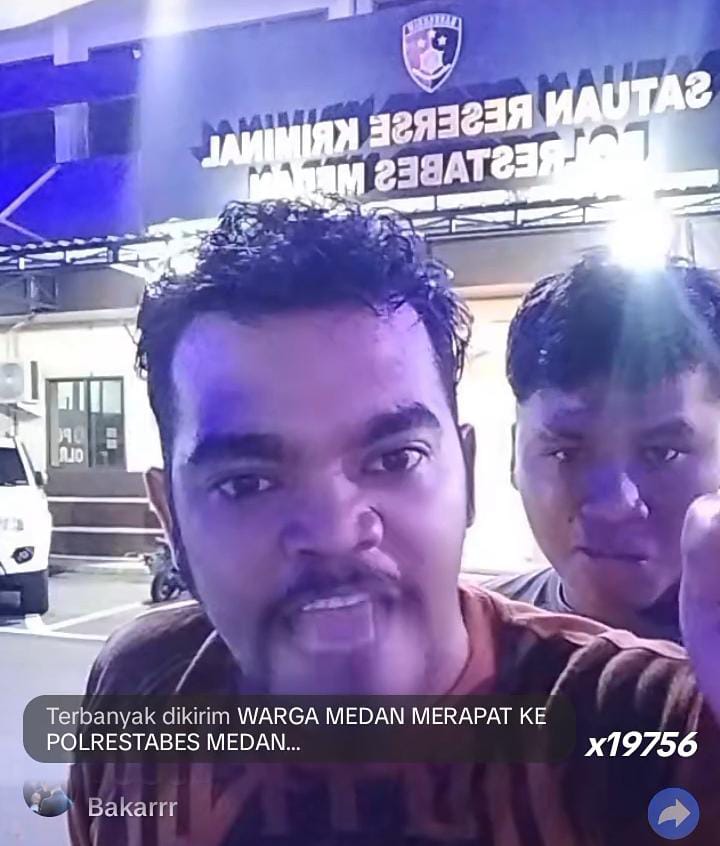 LIVE STREAMING: TiKtokers Tato Medan melakukan siaran langsung di TiKtoK, dan menuding Polrestabes Medan melepaskan tahanan kasus pembunuhan berencana, Senin (17/2/2025) malam. ISTIMEWA/SUMUT&nbsp;POS