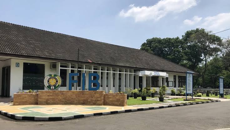DEPAN: Gedung Fakultas Ilmu Budaya USU tampak dari depan. (Dok: USU).