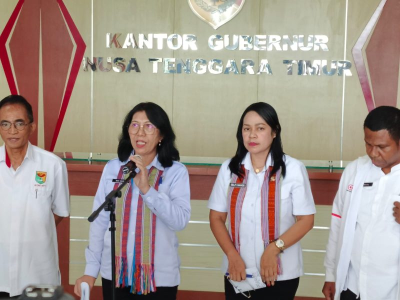 KONFERENSI: Asisten Perekonomian dan Pembangunan Sekretaris Daerah Provinsi Nusa Tenggara Timur (NTT) Rita Wuisan saat menggelar konferensi pers, Rabu (19/2/2025).