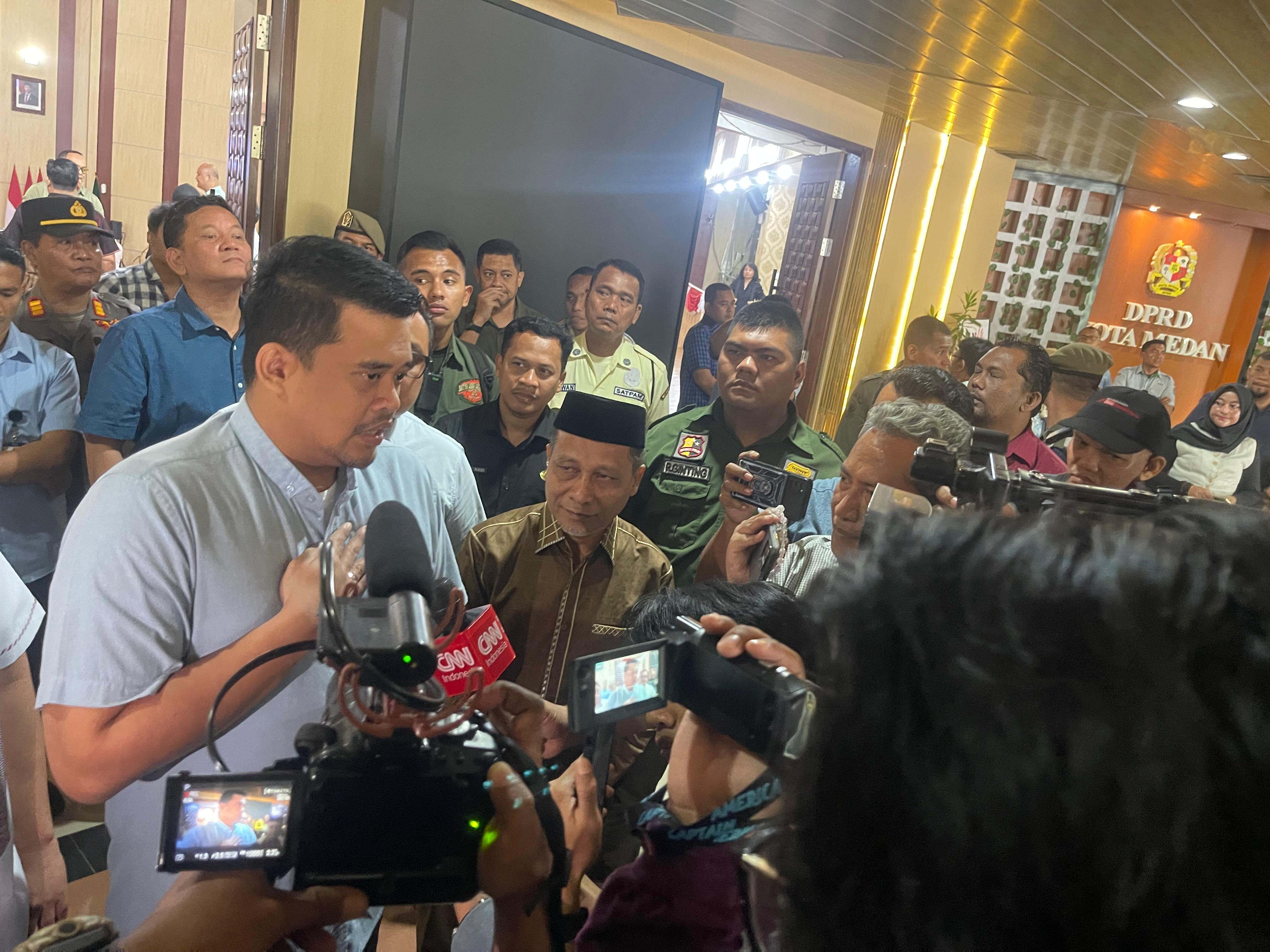 Wali Kota Medan, Bobby Nasution saat diwawancarai wartawan. ISTIMEWA/SUMUT&nbsp;POS