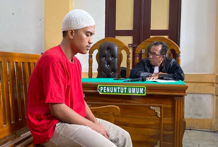 VONIS BEBAS: Ahmad Achyar Lubis saat menjalani sidang putusan bebas di PN Medan, Kamis (20/2). AGUSMAN/SUMUT&nbsp;POS