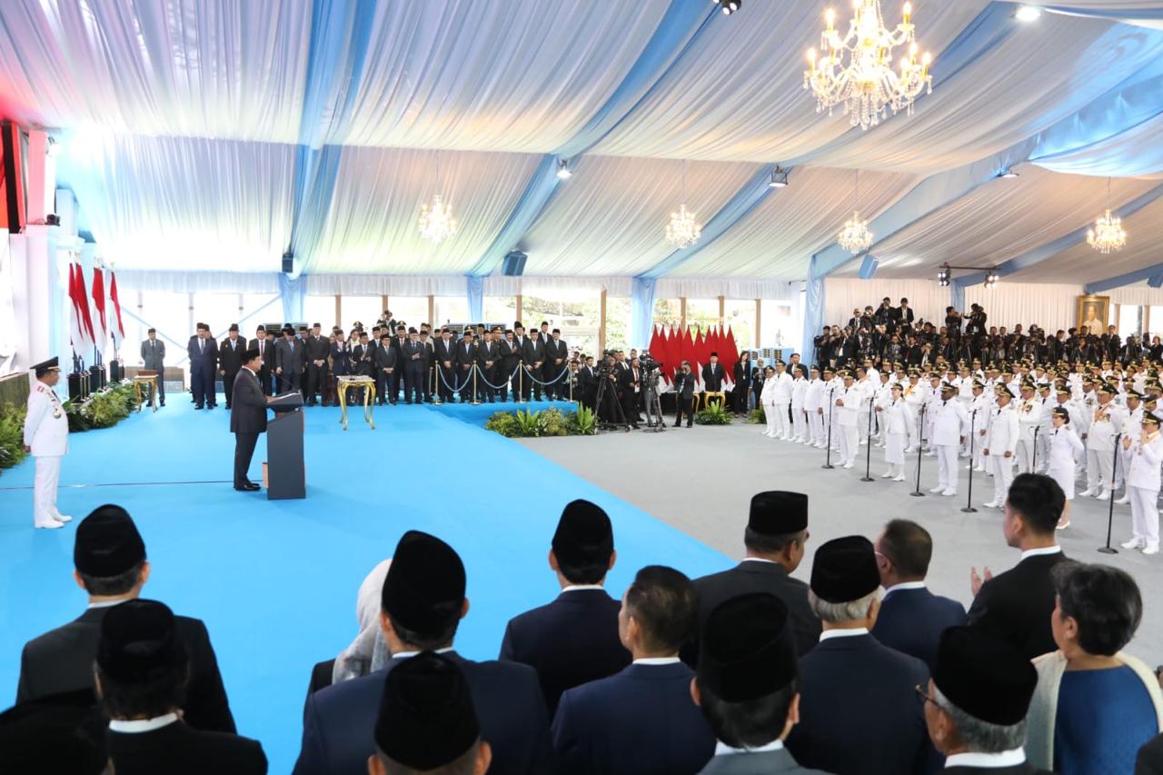 LANTIK: Presiden Prabowo saat melantik kepala daerah di Jakarta. (Dok: Kemenpan)