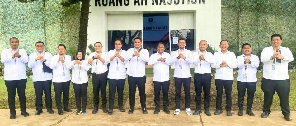BERSAMA: Bupati Labusel mengikuti orientasi kepemimpinan kepala daerah pada retreat kepala Daerah di Akademi Militer, Magelang. ISTIMEWA/SUMUT&nbsp;POS
