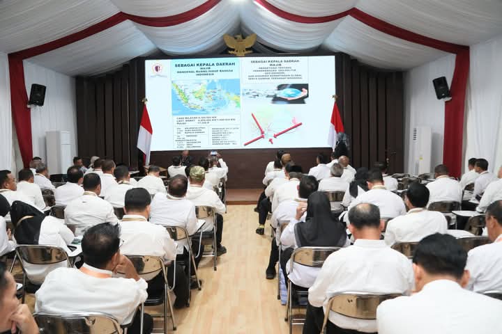RETREAT: Bupati Batubara H. Baharuddin Siagian, SH. M. Si saat sedang menjalani retreat Hari ke-3 di Magelang, Minggu(23/2/2025). Dok.Komimfo&nbsp;Batubara.