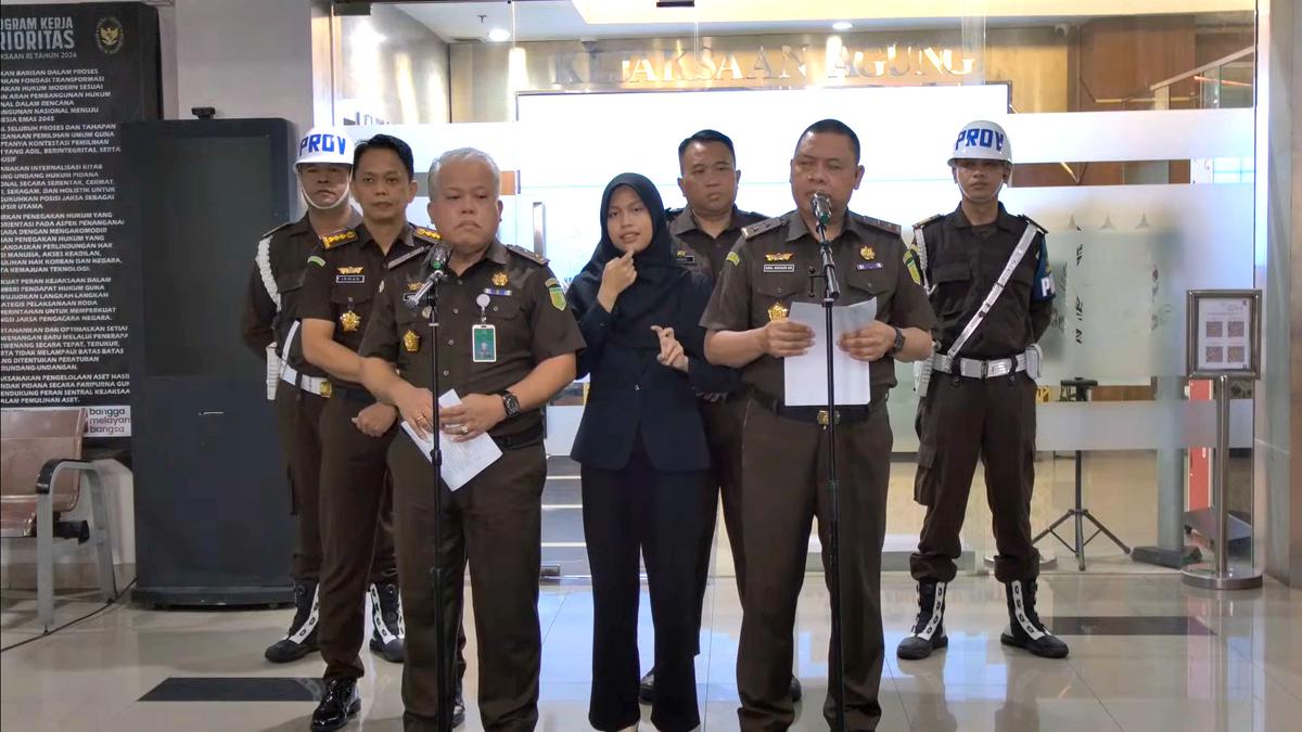 KORUPSI: Kejagung mengumumkan tersangka korupsi tata kelola minyak mentah oleh PT Pertamina Patra Niaga di Jakarta. (Dok: Youtune Kejaksaan RI)