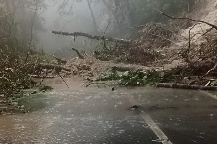 BANJIR BANDANG. Kawasan wisata Danau Toba di Silalahi, Kecamatan Silahisabungan diterjang banjir bandang, Selasa  (25/2/2025) pagi menyebabkan akses jalan terputus.&nbsp;(istimewa)