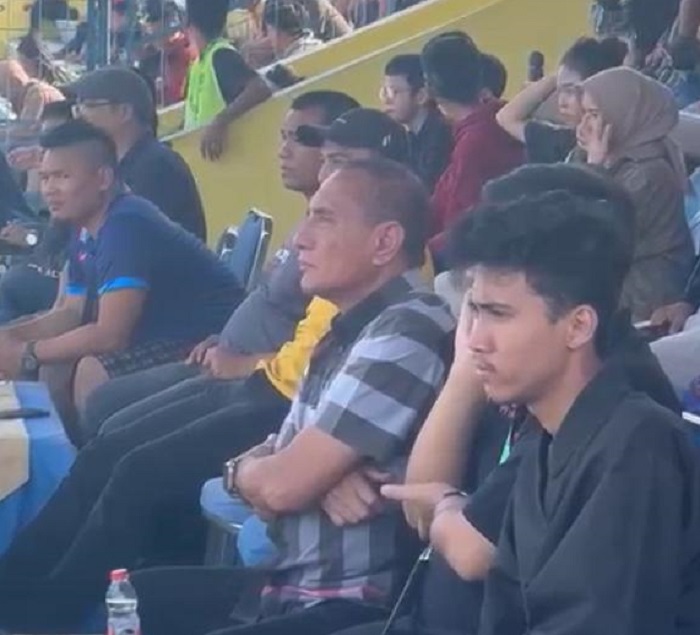 Sekretaris Jendral Sada Warrior Mikha Gabriel Meliala bersama Pembina PSMS Edy Rahmayadi ketika menyaksikan duel Sada Sumut melawan Sriwijaya Fc di Stadion Baharuddin Siregar, beberapa waktu lalu.