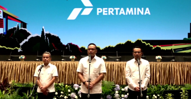 MAAF: Direktur Utama PT Pertamina (Persero) Simon Aloysius Mantiri minta maaf terkait kasus tata kelola minya mentah, Senin (3/3/2025). (Dok: youtube)