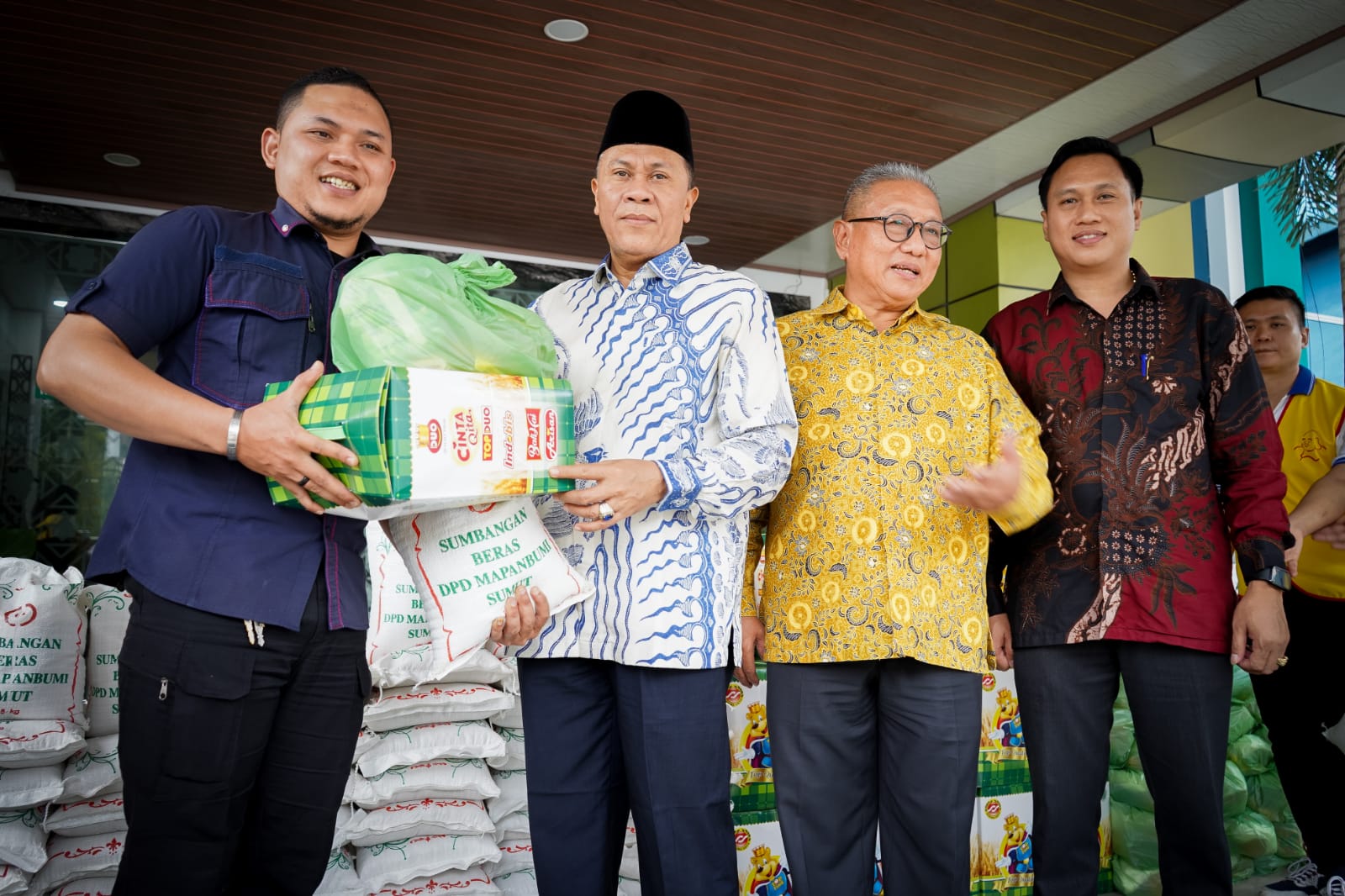 TERIMA: Kemenag Sumut menerima 65 paket sembako dari Mapanbumi, Rabu (5/3). ISTIMEWA/SUMUTPOS