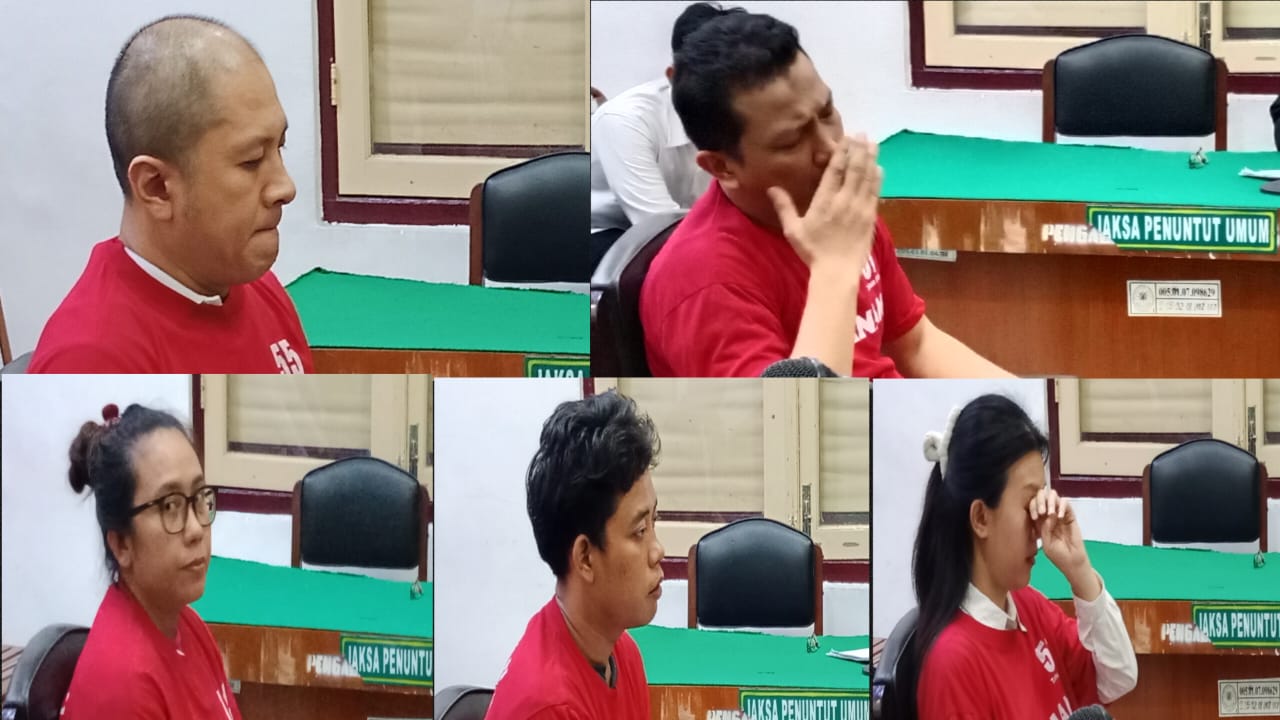 SIDANG: Kelima terdakwa pabrik ekstasi rumahan berurutan sesuai nama, menjalani sidang putusan di PN Medan, Kamis (6/3). FOTO: AGUSMAN/SUMUT&nbsp;POS