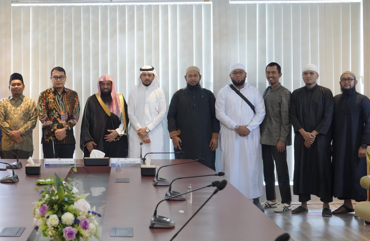 ARAB SAUDI: Assoc Prof Dr Rudianto MSi (2 kiri) menyambut atase Agama dan Pendidikan Kedutaan Besar Arab Saudi di Indonesia, Ahad (9/3). (ISTIMEWA/SUMUT&nbsp;POS)
