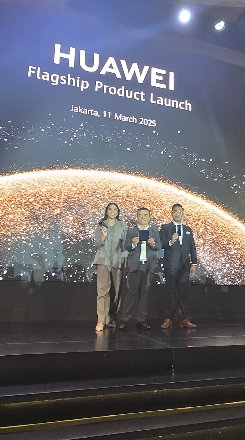 DILUNCURKAN: HUAWEI Mate X6 resmi diluncurkan di The Glass House Park Hyyatt Jakarta, selasa (11/3/2025). ISTIMEWA/SUMUT POS