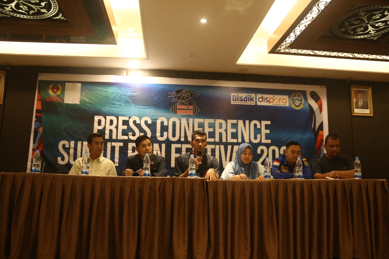 RUN FESTIVAL 2025: Panitia Sumut Run Festival 2025 bersama para stakeholder memberikan keterangan pers, beberapa waktu lalu. (dok panitia)
