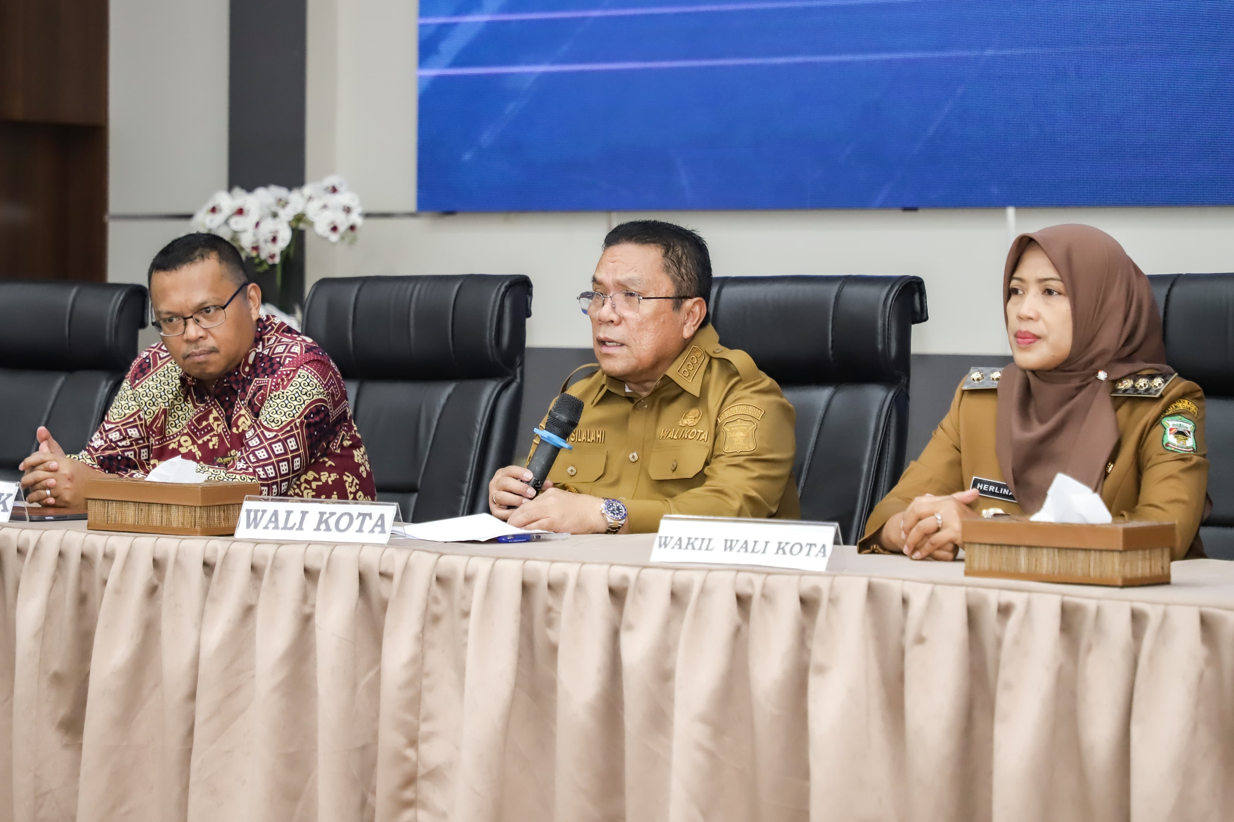 ARAHAN: Wali kota Siantar memberi arahan kepada jajaran OPD Pemko Siantar. ISTIMEWA/SUMUT POS