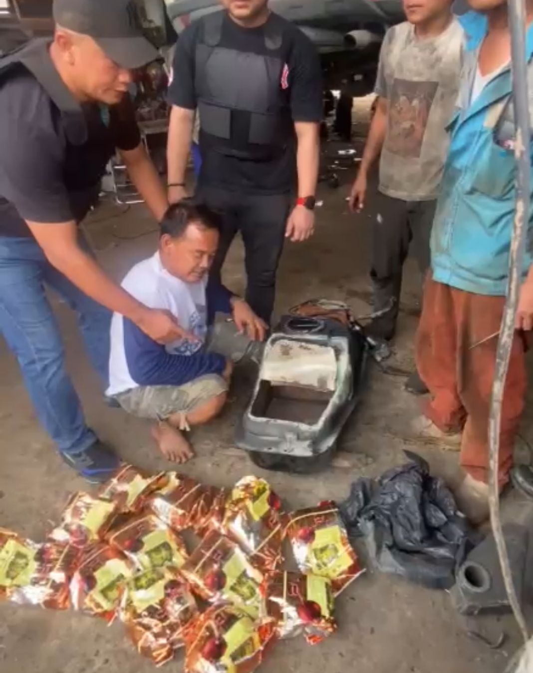 DIAMANKAN: Pelaku narkoba beserta barang bukti yang berhasil diamankan Ditresnarkoba Polda Sumut. Sumut Pos/Dokumen Pribadi