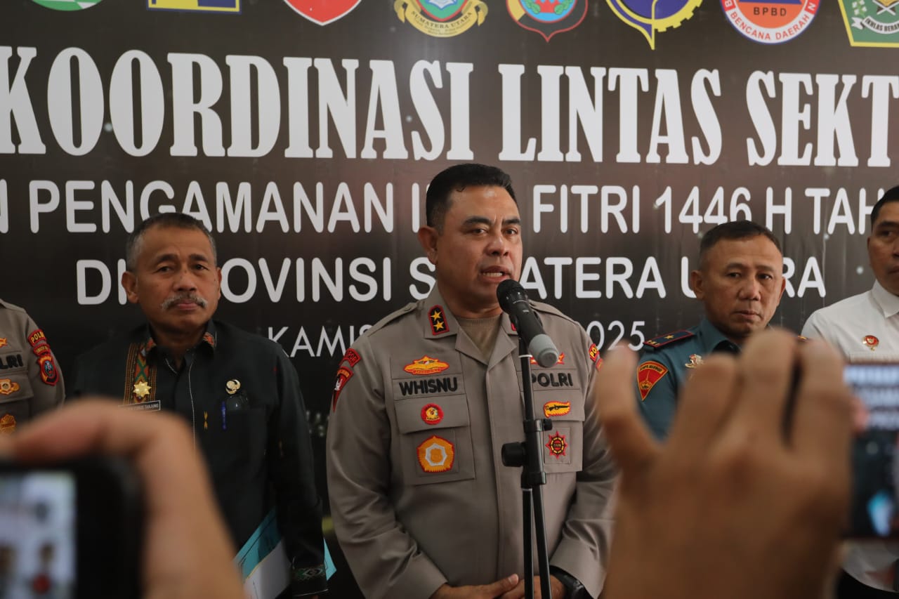 RAKOR: Kapolda Sumut, Irjen Pol Whisnu Hermawan Februanto saat memimpin Rakor pengamanan Idul Fitri 1446 H, di Aula Tribrata Polda Sumut, Kamis (13/3). Sumut Pos/Dokumen Pribadi