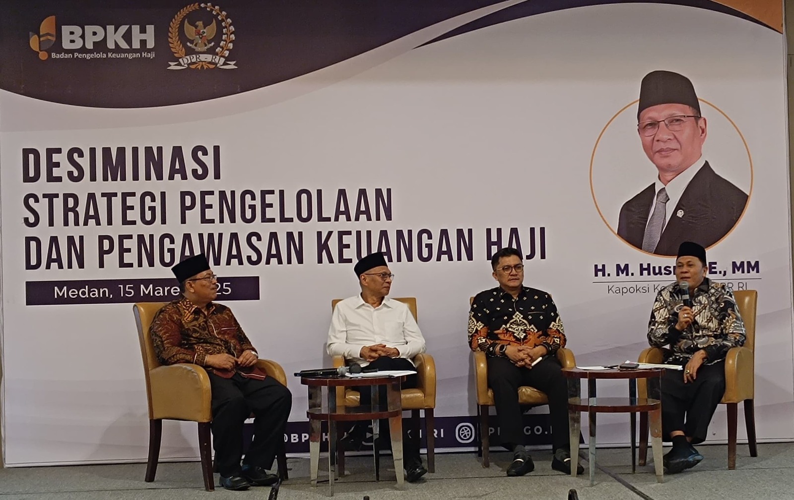 DISEMINASI: Kapala Kanwil Kemenag Sumut, Ahmad Qosbi (kanan) pada kegiatan Diseminasi Pengawasan Keuangan Haji yang diselenggarakan BPKH di Medan. (Ist/sumut pos)