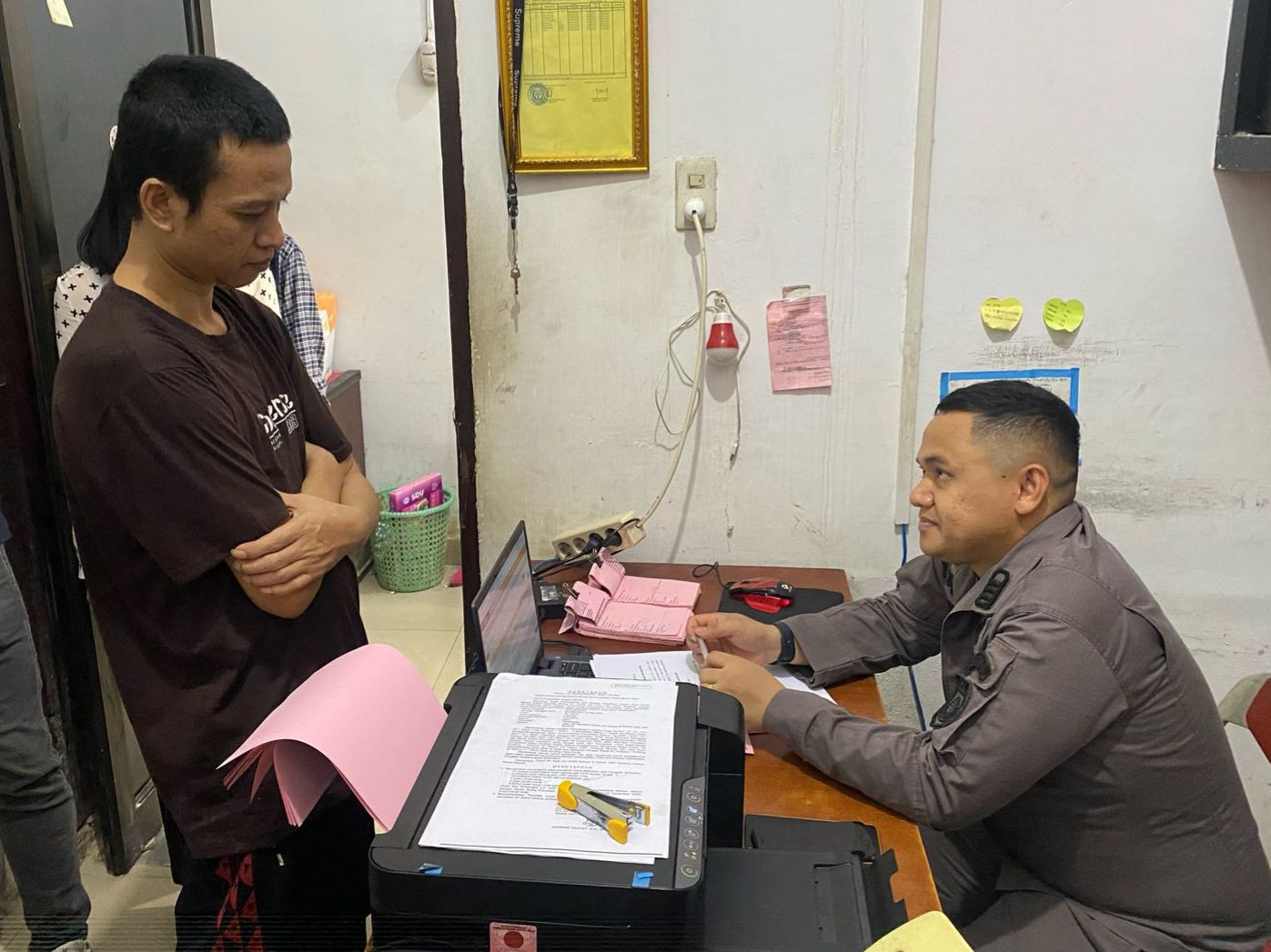 TERIMA:Cabjari Deliserdang di Labuhan Deli, menerima tahap dua, Rudi Sihaloho tersangka kasus pembunuhan bocah di Deliserdang. (ISTIMEWA/SUMUTPOS)